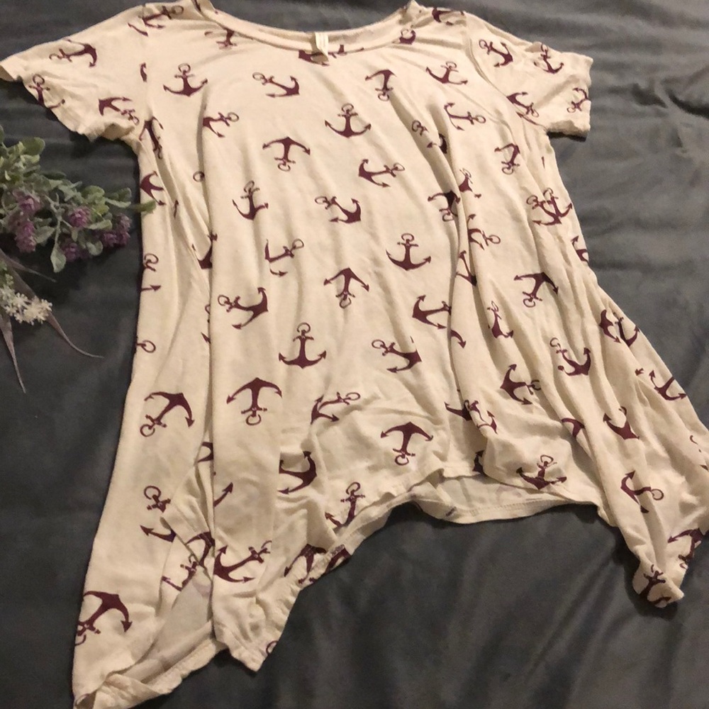 Cream Sharkbite Hem Top with Crimson Anchors
